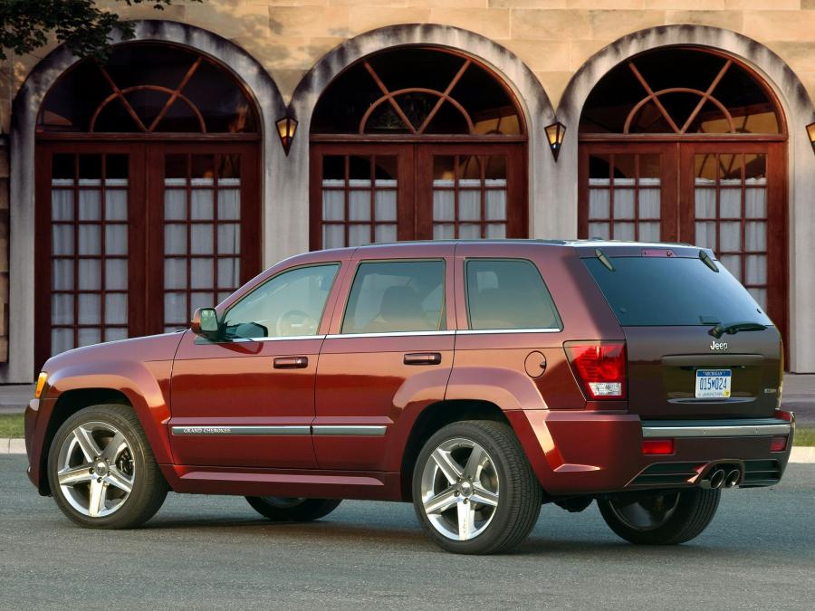  Jeep Grand Cherokee SRT8 2006 года  (фото 21 из 24)